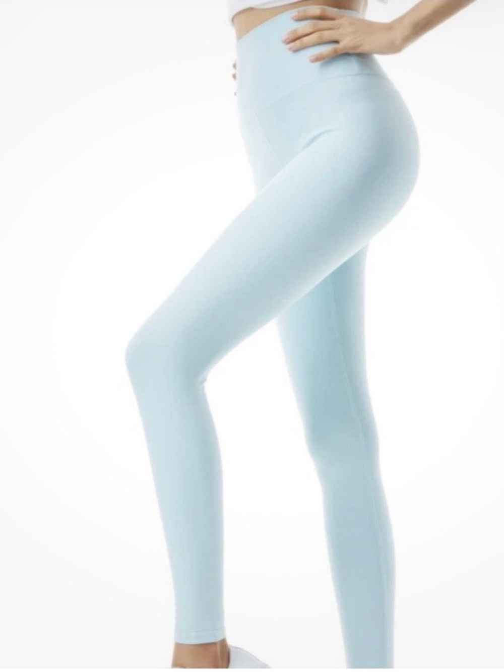 Alice + Olivia Aaron powder blue
Leggings Size XS Retail $165.